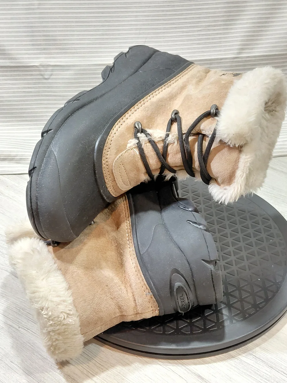 Sorel Women's Snow Angel Tan and Black Waterproof Winter Snow Boots SIZE 8